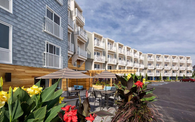 Rockland Harbor Hotel