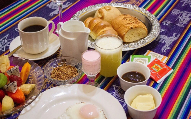 Colonial House Inn - Hostel