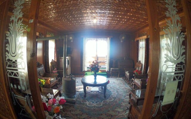 Goona palace houseboats