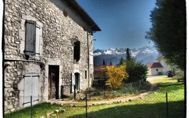 Vieux corps de ferme datant de 1675