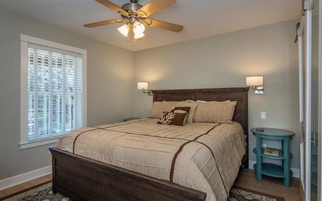 Greenwood 4 Br home by RedAwning