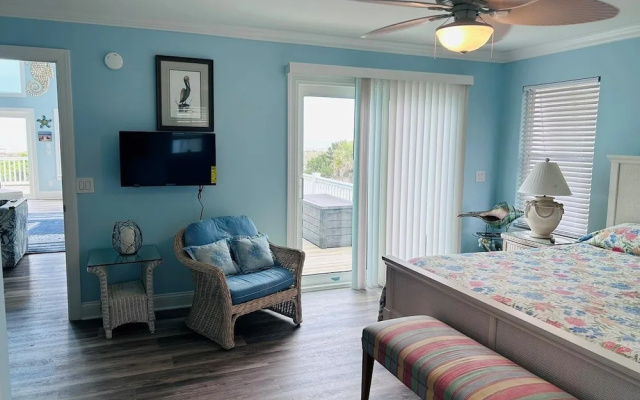 Serenity's Star 4 Bedroom Home by RedAwning