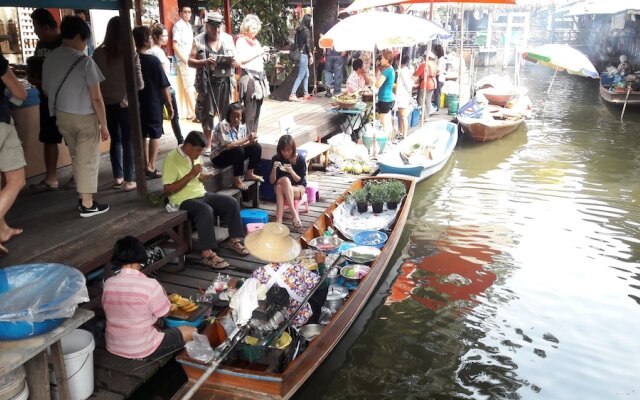 One Bangkok Hostel @Love District