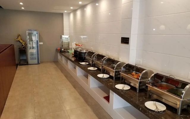 Jitai Hotel (Shanghai Train Station South Square)