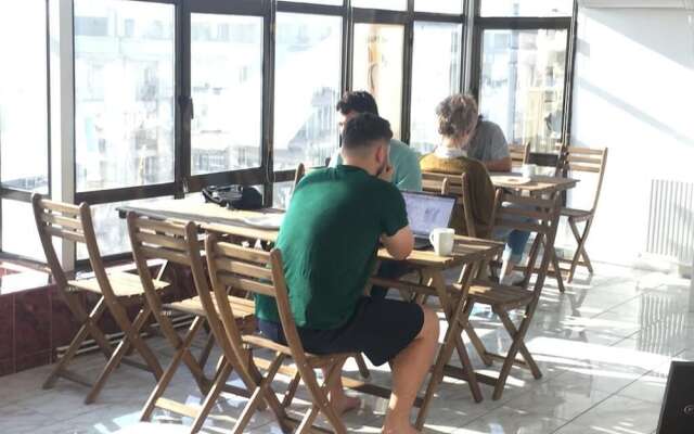 Mil Pasos Penthouse Hostel
