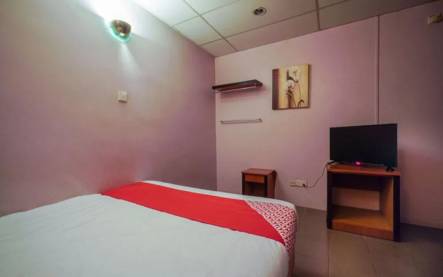 OYO 90929 DJ Hotel