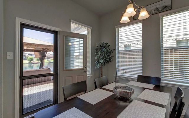 Lakeview Mansion A Chic Estate