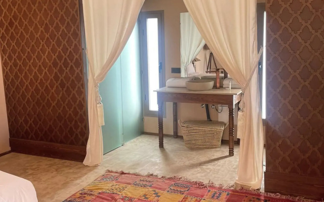 The White Camel Lodge & Tents