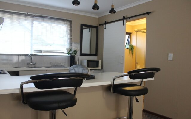 Chic & Serene 1-Bed Haven in Roodepoort