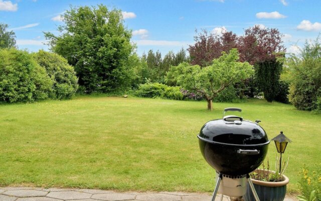 6 Person Holiday Home in Dronningmolle