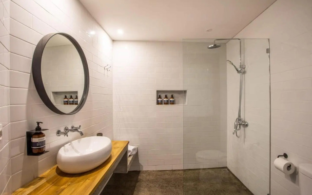 Echo Beach Apartment 100m to beach