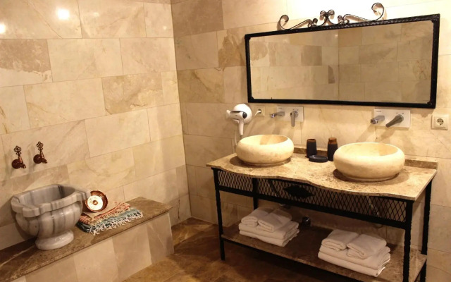 Kayra Cave Suites