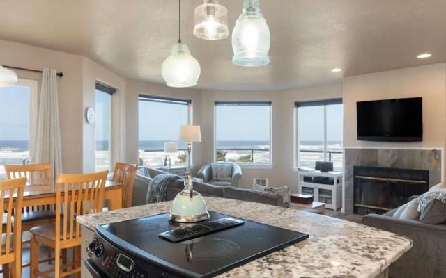 Beverly Beach Overlook for 8 by RedAwning
