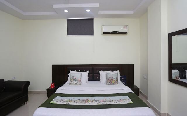 OYO 9565 Hotel New Shiv Murti