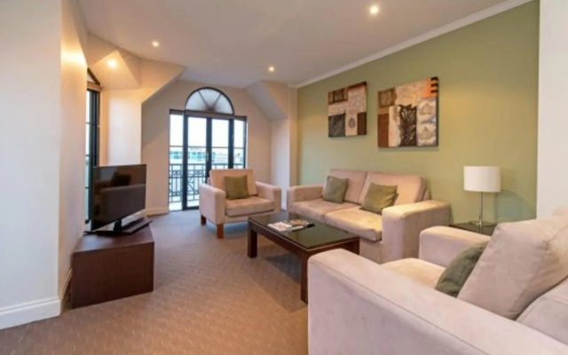 Frome Apartments