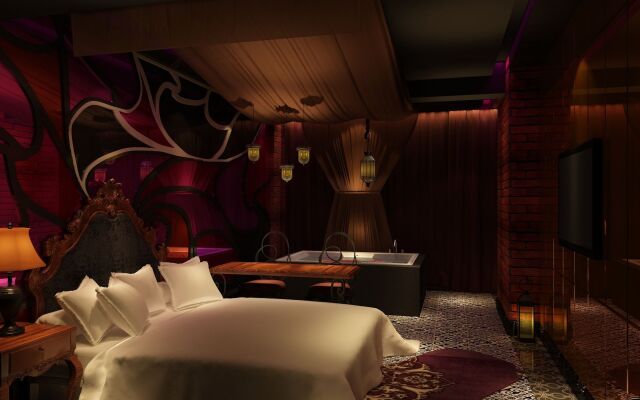 Swan of Love Shenzhen Luohu Hotel