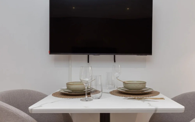 Spacious Studio Near City Centre