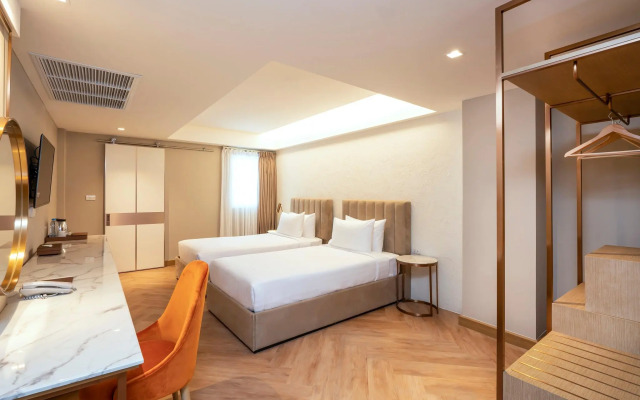Away Bangkok Riverside Kene