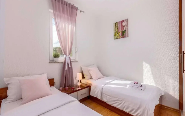 Comfortable Apartment in Crikvenica Croatia with Hot Tub
