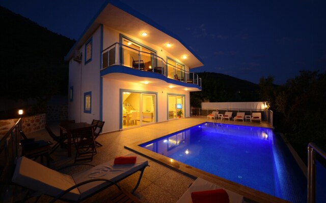 Villa Utku by Helaltatilvillari