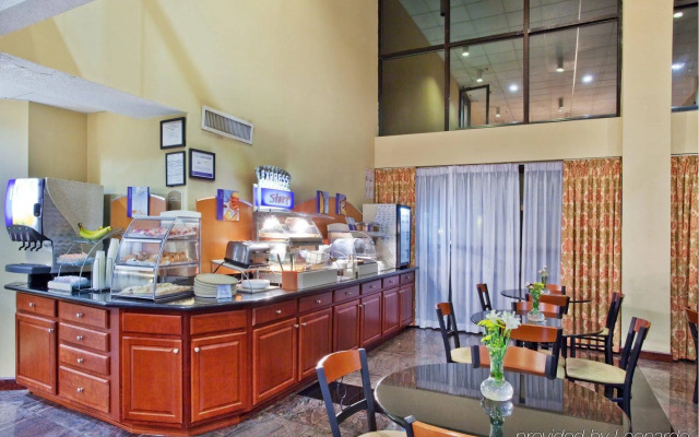 Holiday Inn Express Hotel & Suites by IHG