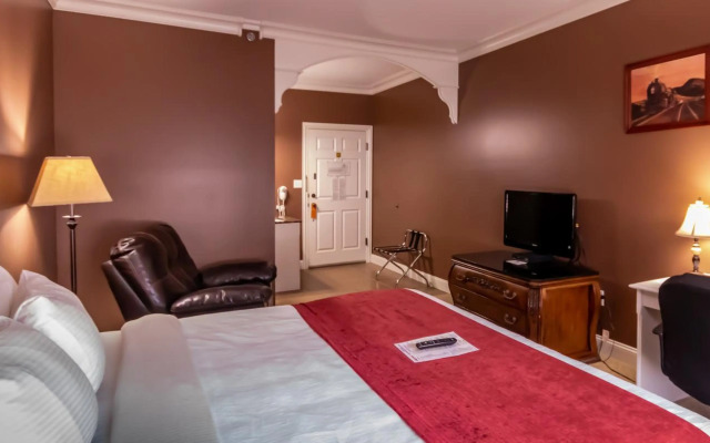 Depot Inn and Suites