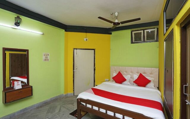 OYO 22892 Hotel Divine