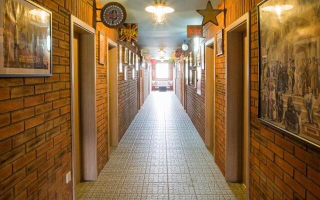 Retro Hotel Garage