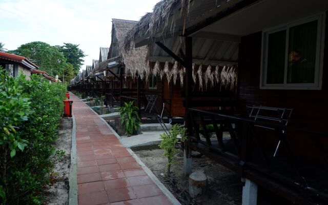 Charming Lipe Beach Resort