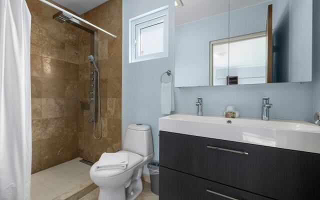 Great Cozy Comfortable Central 2BR 2BA w Pool