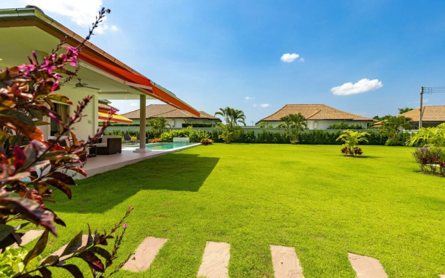 Modern 4 BR Pool & Tropical Garden MS-30