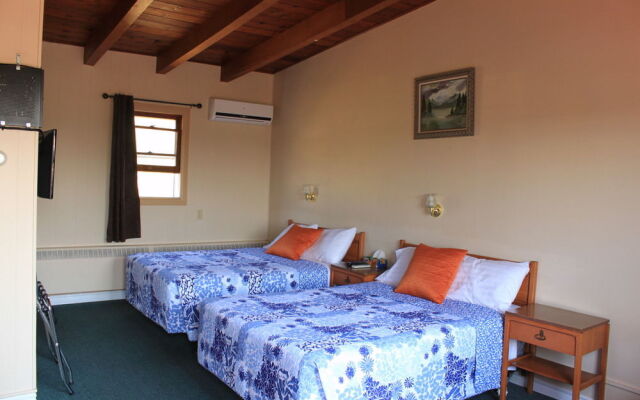Oasis Motel And Campground