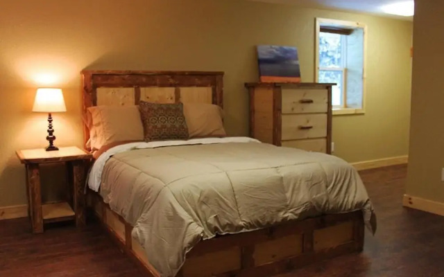 Tahquamenon Suites Lodging