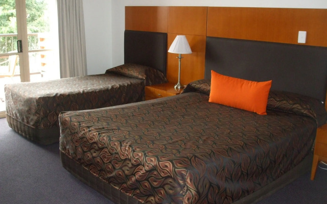 Sundowner Hotel Motel