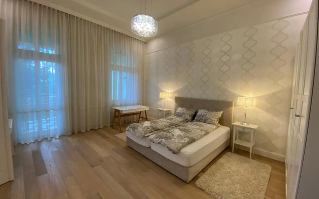 Romantic riverview bestern