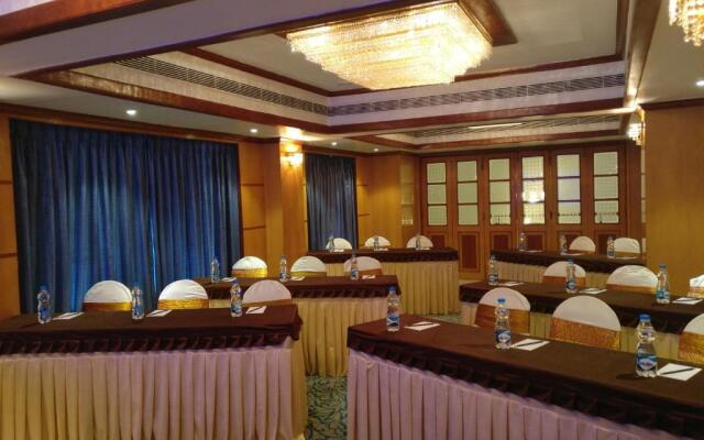 GOLDEN Landmark Hotel