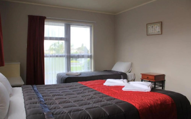 Coronation Court Motel