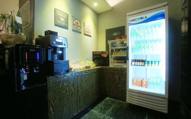 Suwon City Hall Station La Mer