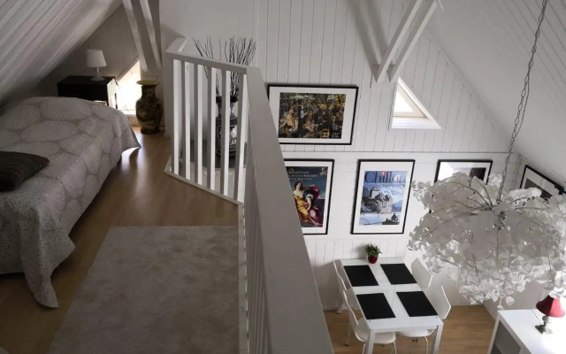 Airport Mint House Studio