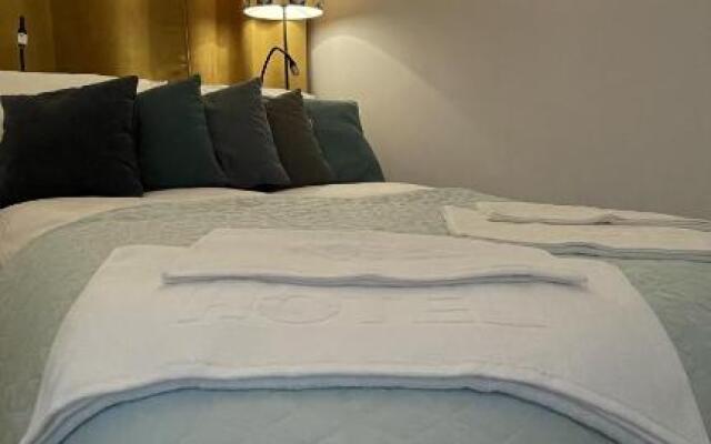 Prymasa Tysiąclecia 83A by Aparthouse