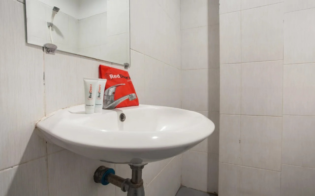 RedDoorz Plus @ Raya Sengkaling