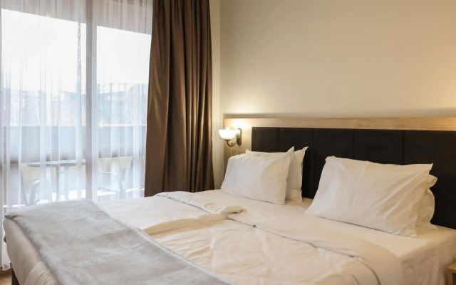 Green Wood Hotel