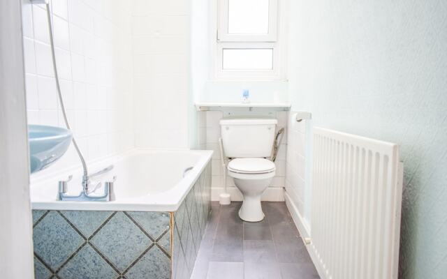 2 Bedroom Apartment Close to Edinburgh City Centre