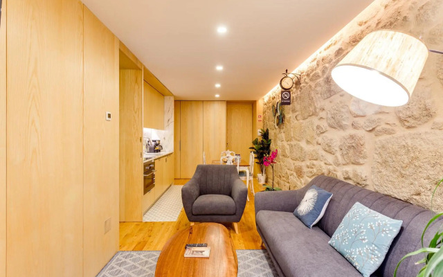 Riverside 2 Bedroom Apartment by DA'HOME