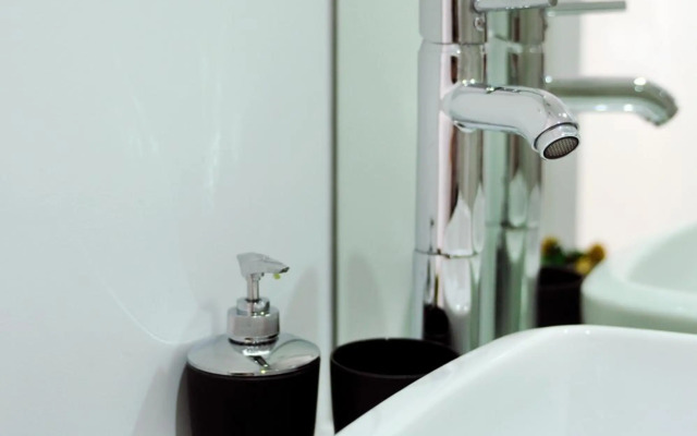 Sunday - Lovely Mezzanine with FREE PARKING