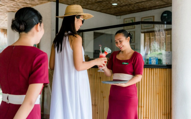 Pura Vida Beach & Dive Resort