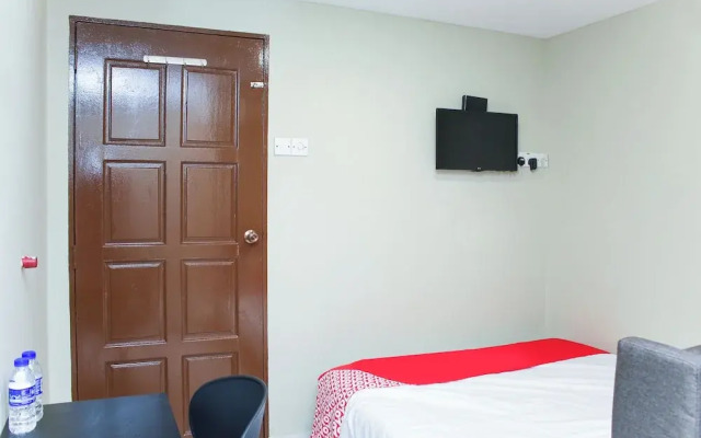 OYO 90338 Prima Saujana Budget Hotel