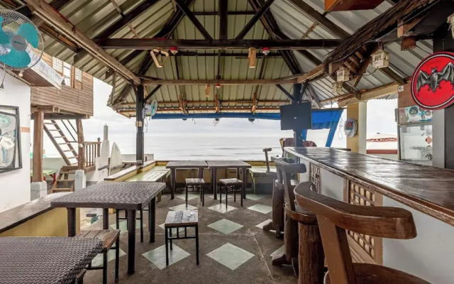 Monaliza Surf Resort