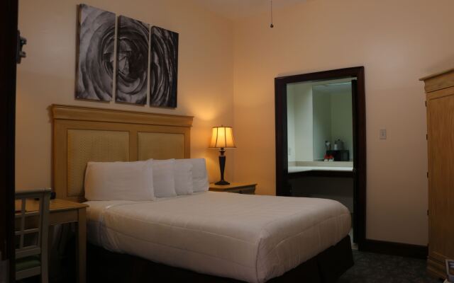 Garden District Hotel