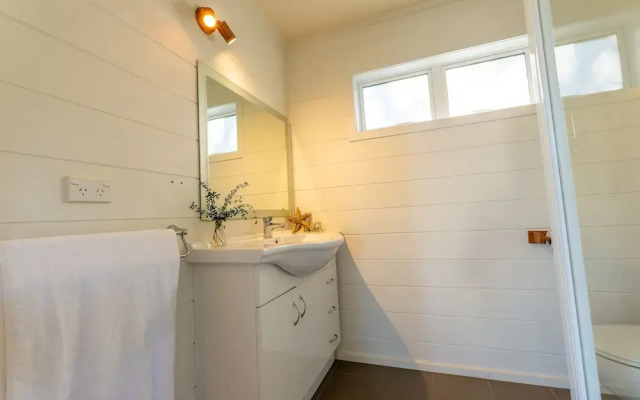 Oriwa Villa Oneroa near Mudbrick